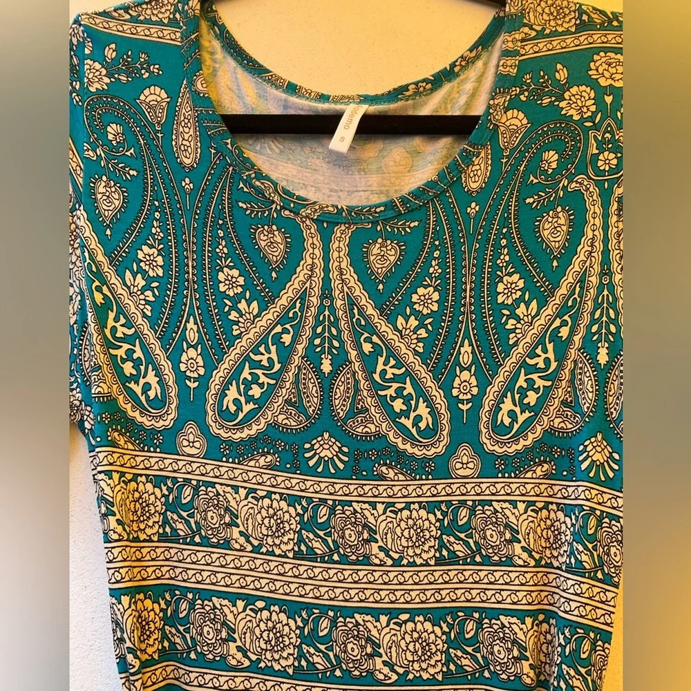 Fun print! Ruffled edge! - Picture 3 of 7